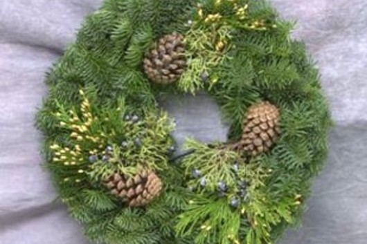 Mixed Wreaths with cones 20"